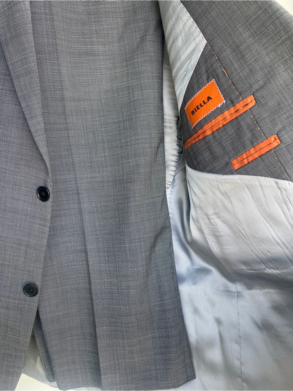 Men's McGuire's 2-Piece Suit (Biella Italian
Fabric) size 44L - Picture 2 of 11